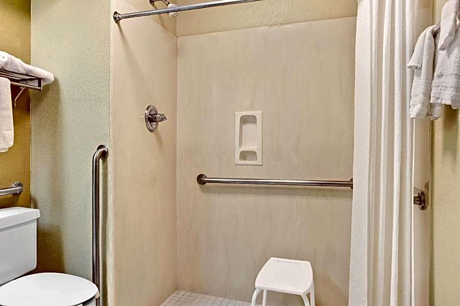 Days Inn & Suites by Wyndham Stockbridge South Atlanta
