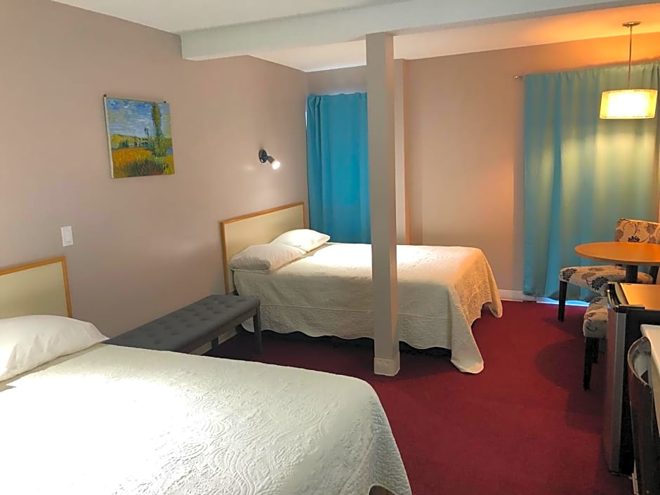 Voyageur Motel