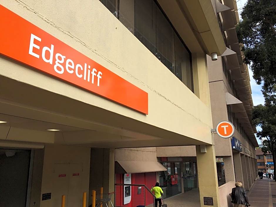 Edgecliff Lodge Motel