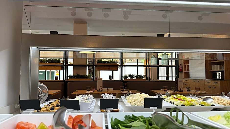 Aqua Hotel Bertran Park