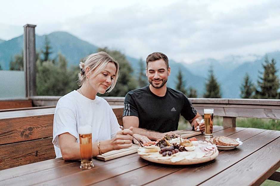 Österreichischer Hof-im Bademantel direkt in die Alpentherme