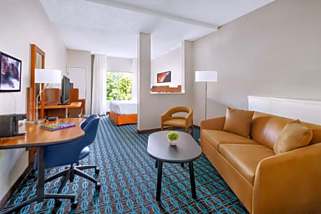 King Suite with Sofa Bed - Hearing Accessible