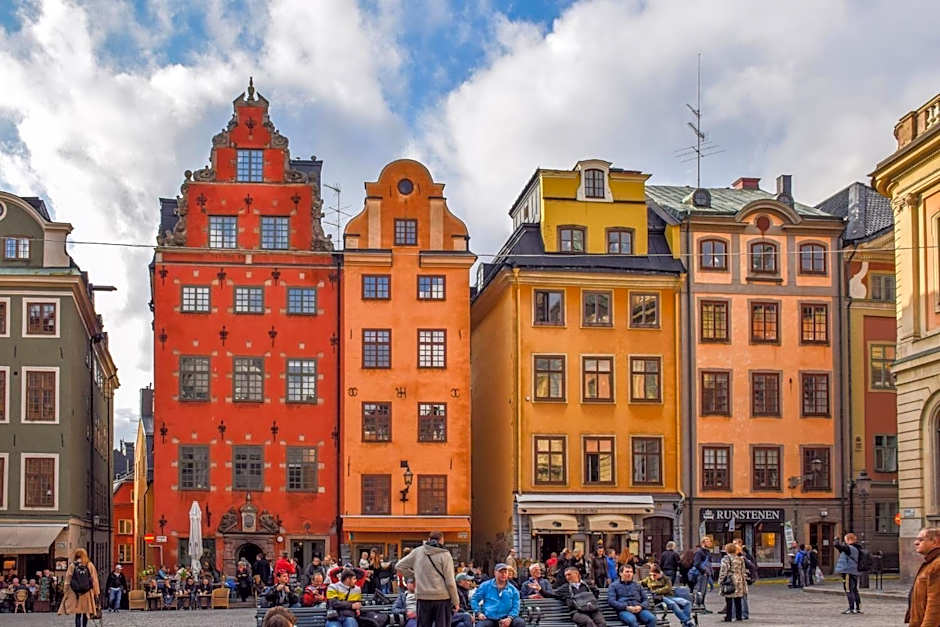 RAMILTON Old Town Hostel