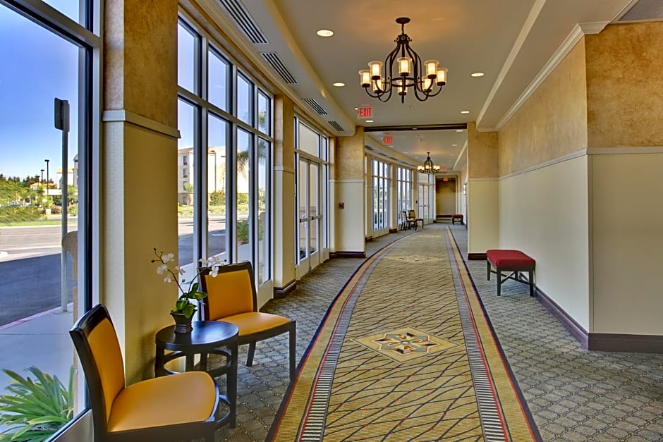 Holiday Inn Hotel & Suites Bakersfield By IHG
