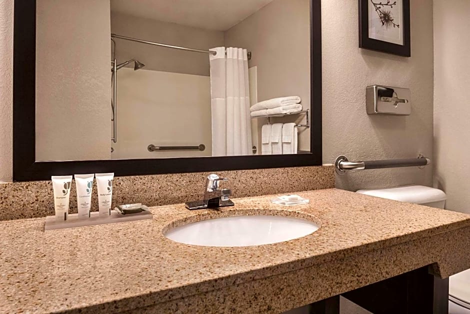 Country Inn & Suites by Radisson, Mt. Pleasant-Racine West, WI