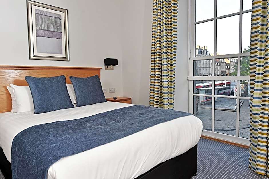 Royal Athenaeum Suites