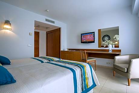 Deluxe Room with Sea View