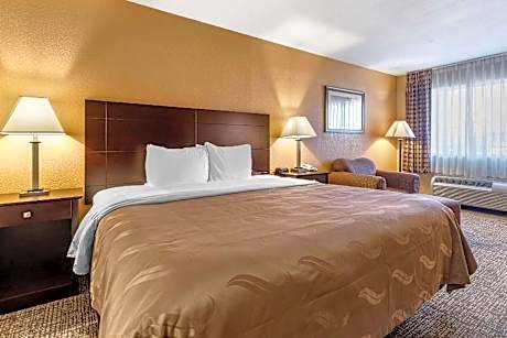 1 King Bed Nonsmoking Accessible