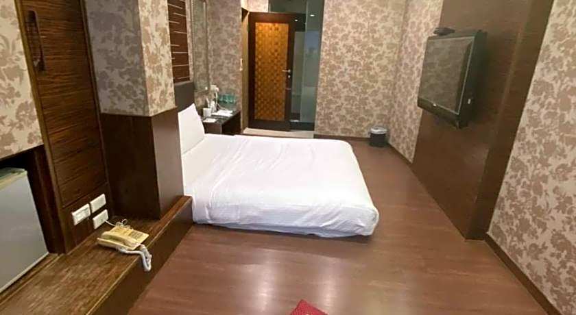LOVE HOTEL