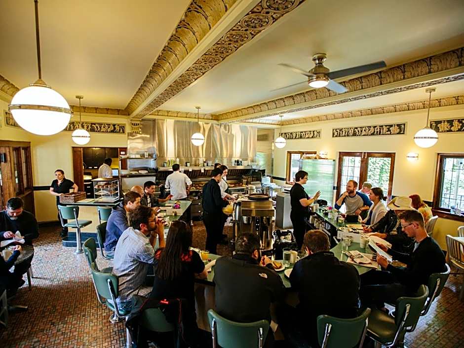 The Plaza Hotel - Milwaukee