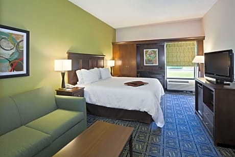 1 King Mobility/Hearing Access W/Tub Smoking