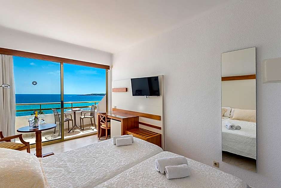 Photo 1 of 6 of 1 Double Bed or 2 Beds, Sea View