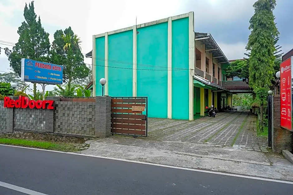RedDoorz near Lokawisata Baturaden