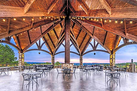 Aiden by Best Western Warm Springs Hotel and Event Center