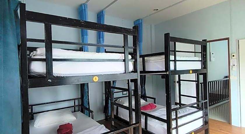 Boom Hostel Khaosok