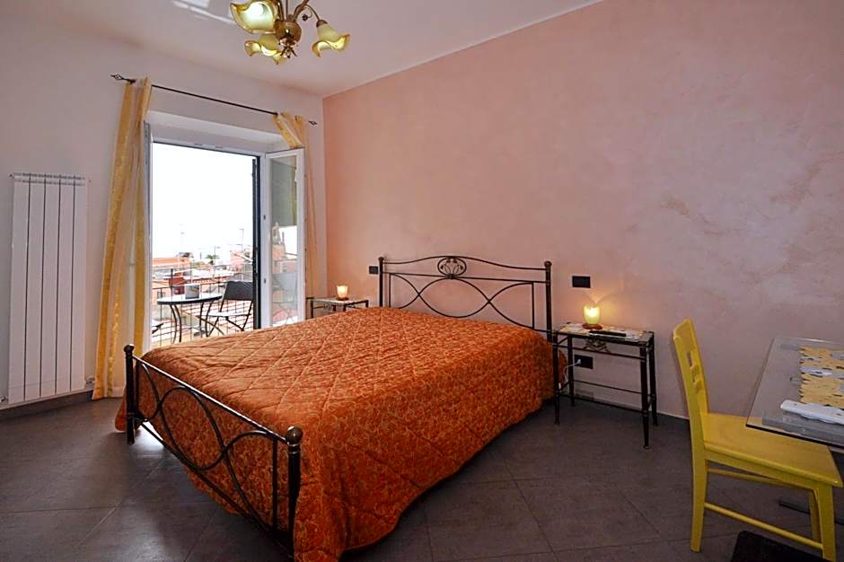 Photo 1 of 6 of 1 King Bed, Sea View