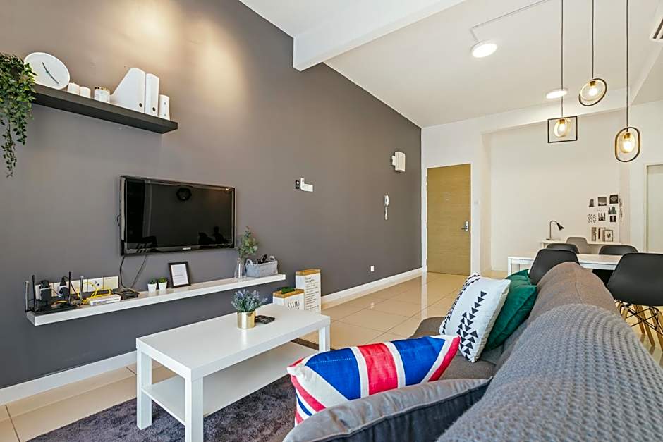 Puchong Skypod Residence, 1-5 pax with Balcony Unit, Walking Distance to IOI Mall, 10min Drive to Sunway