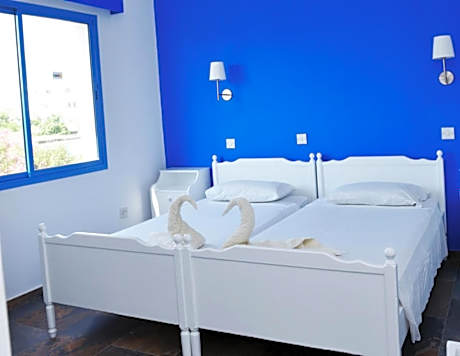 One-Bedroom Apartment with Pool View