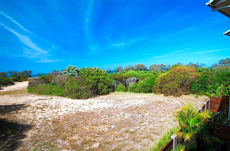 Beach Karma - Three-Bedroom Beachside Escape with Heated Communal Pool in Agnes Water