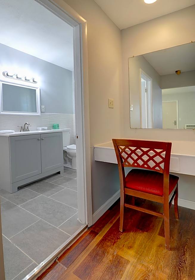 Hamilton Village Inn