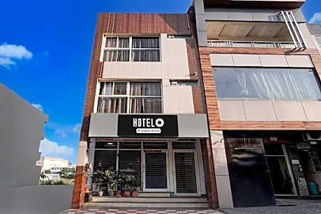 Super Hotel O Zirakpur City Court Complex Formerly The Platinum