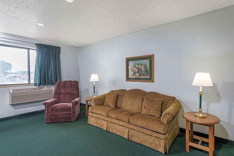 Super 8 by Wyndham New Stanton