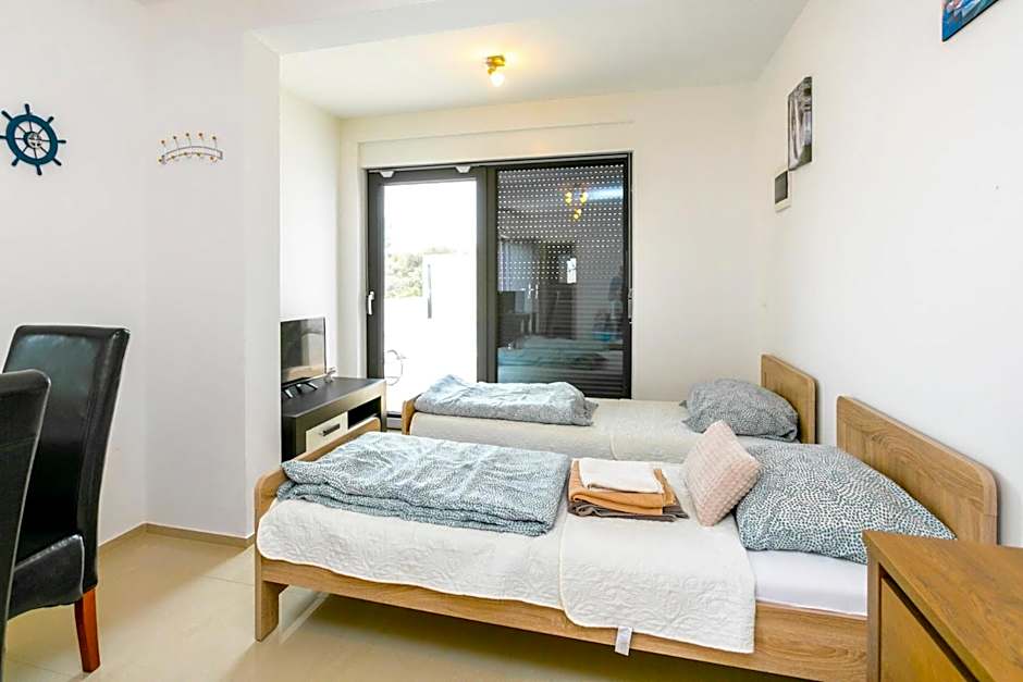 Deneris - App with Private Pool