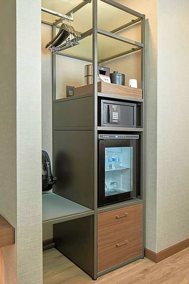 AC Hotel by Marriott Atlanta Airport Gateway