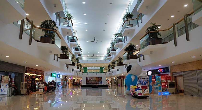 Greens Hotel & Suites