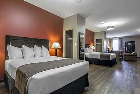 Queen Suite with Two Queen Beds and Kitchenette