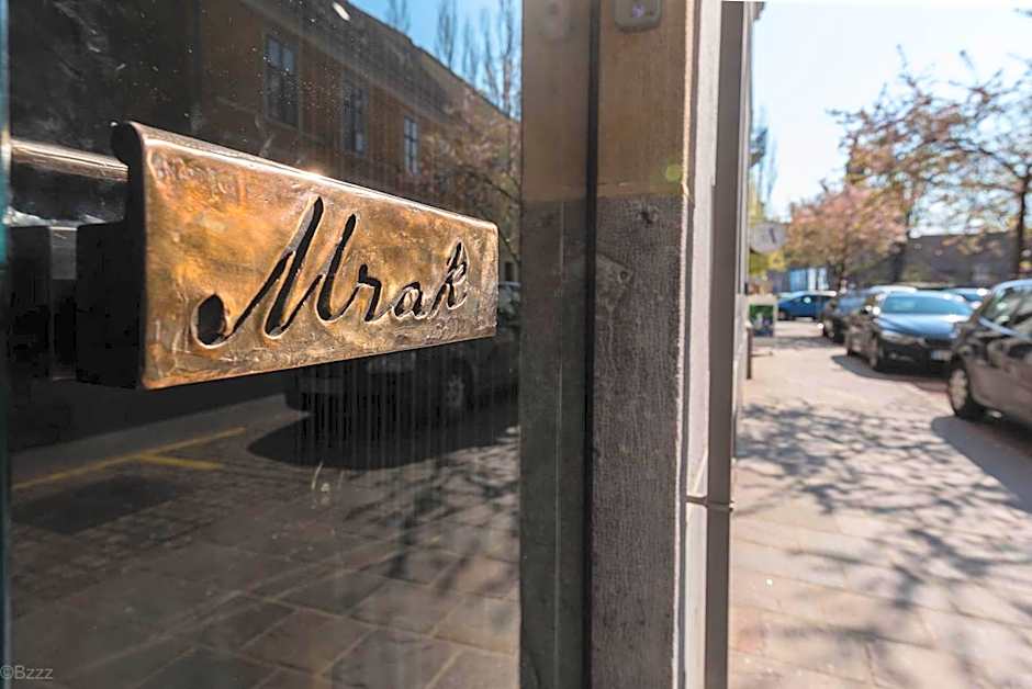 Hotel Mrak