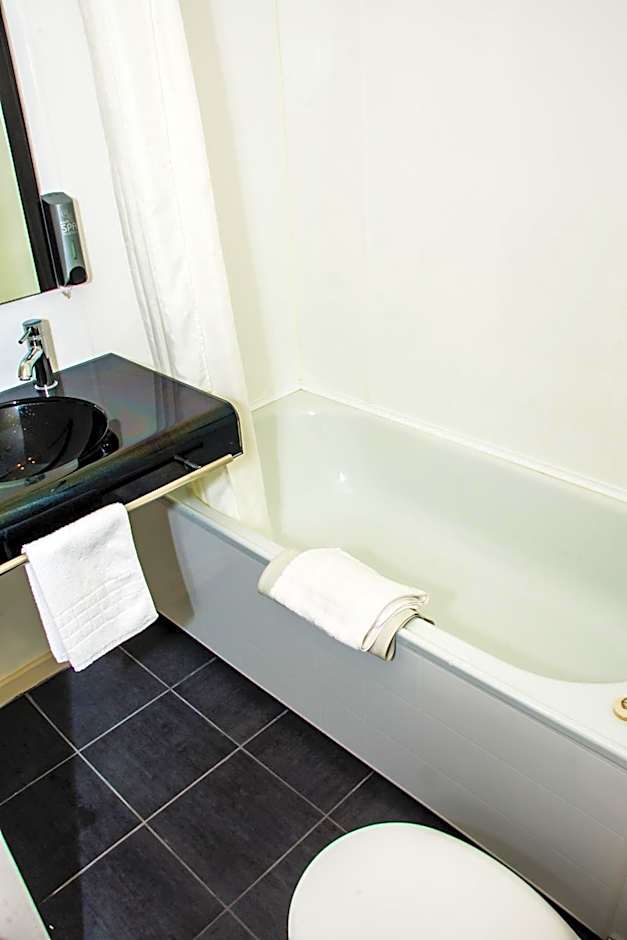 Fiordland Hotel