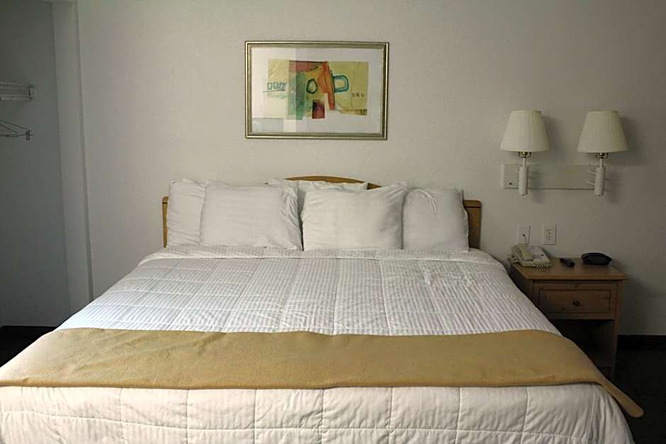 Photo 1 of 4 of Deluxe Studio 1 Queen Bed