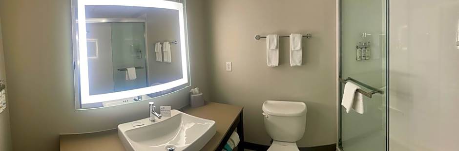 Holiday Inn Express & Suites Marquette By IHG