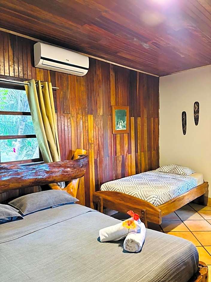 Hotel La Isla Inn