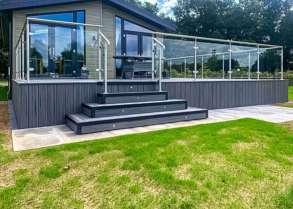 Lakeside Luxury Lodges