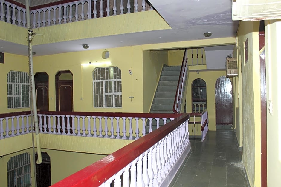 Hotel Raj Bed & Breakfast