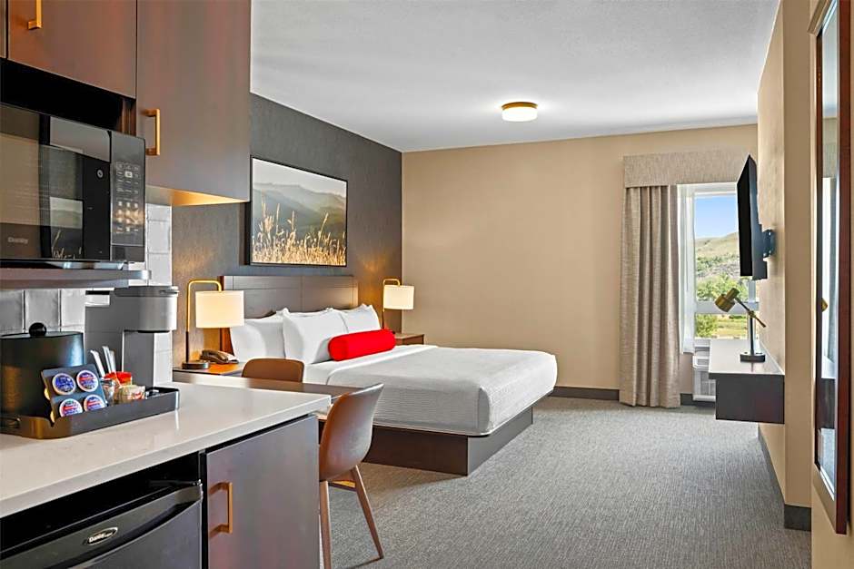 Ramada by Wyndham Drumheller Hotel & Suites