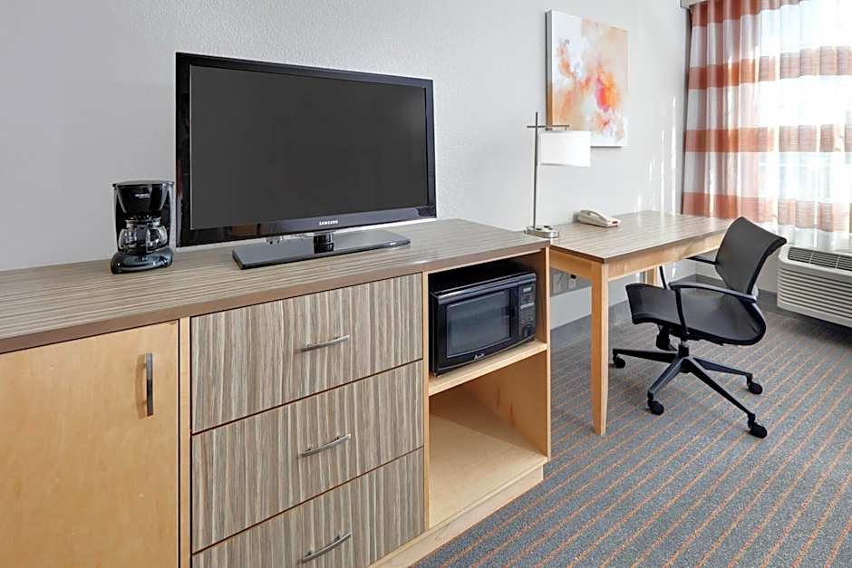 La Quinta Inn & Suites by Wyndham Dallas Love Field