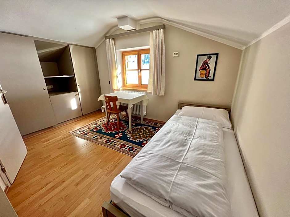 Foto 1 von 7 von Single Room with Shared Bathroom