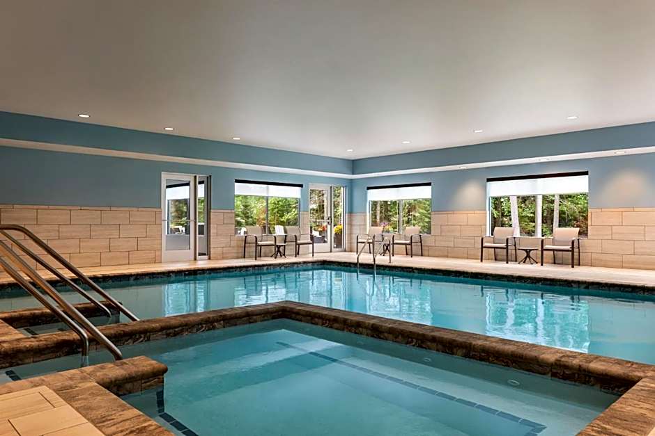 Holiday Inn Express & Suites Rhinelander By IHG