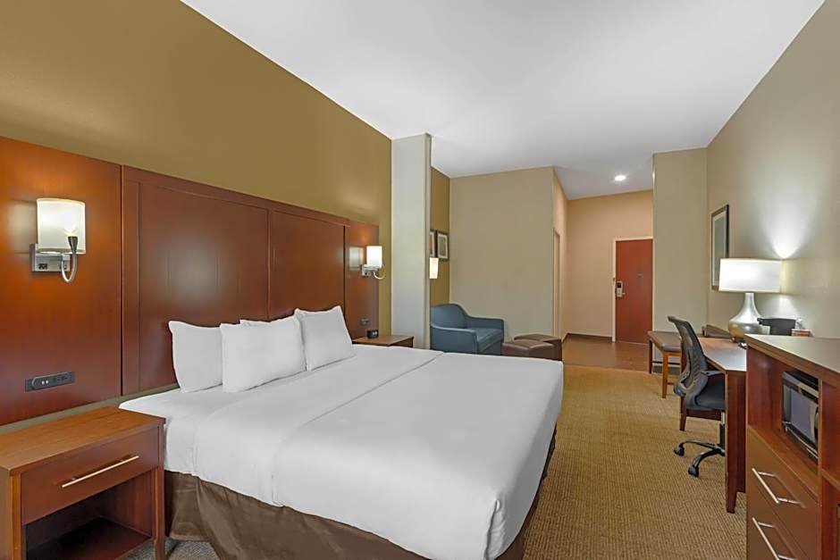 Comfort Suites Savannah Gateway I-95