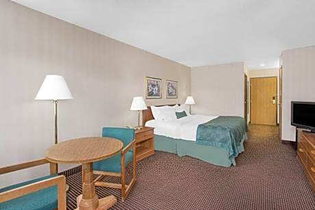 King Room with Parking Lot View - Non-Smoking