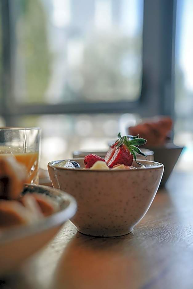 PoMo Hotel & Restaurant