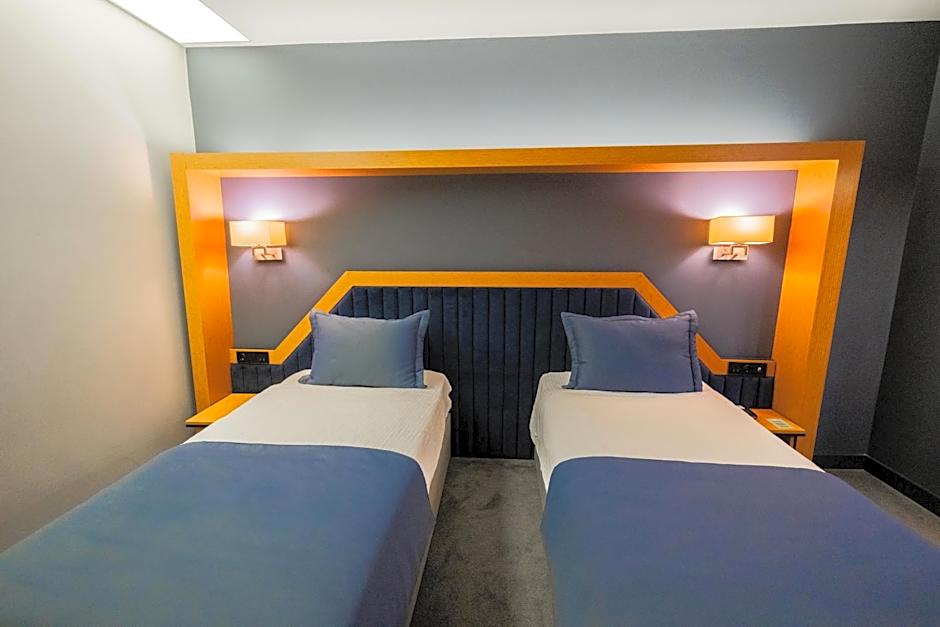 Roof 264 Hotel & Suites