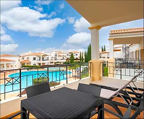Two Bedroom Townhouse with Pool View