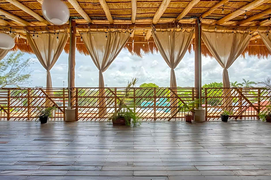 Nilu Cancun Downtown by Selina