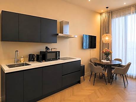 Breda Apartment w Kitchen & Private Bathroom 2p