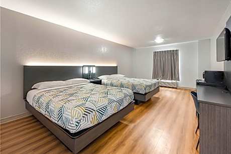 2 Full Beds | ADA/Tub/Micfridge