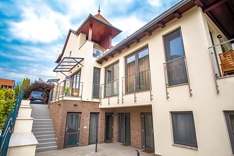 Kiss-Henézi Guest House